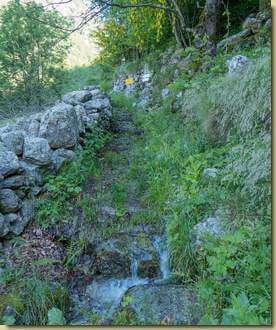 salendo sul sentiero/ruscello...