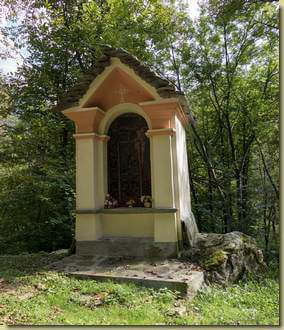 Cappella lungo il percorso...