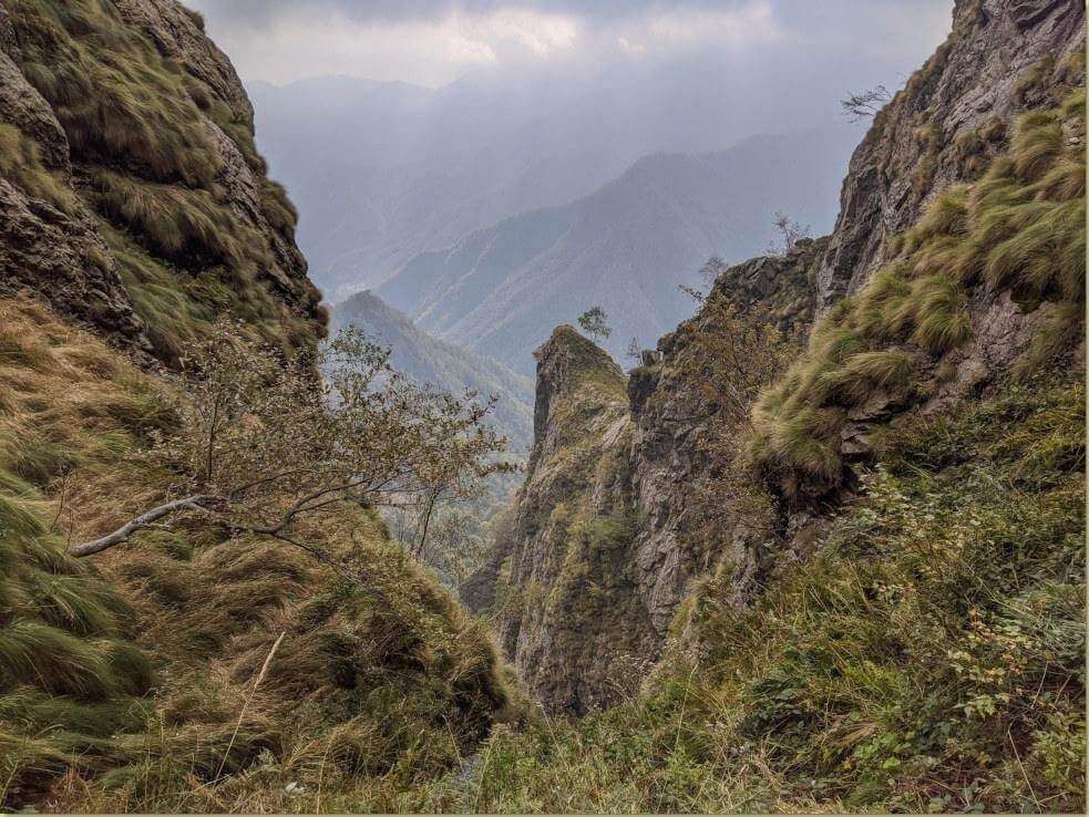 ambiente suggestivo lungo il traverso della Sbarra
