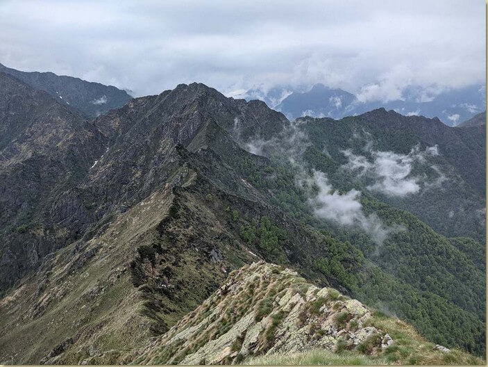 la cresta dal Castello di Gavala verso i Denti di Valmala...
