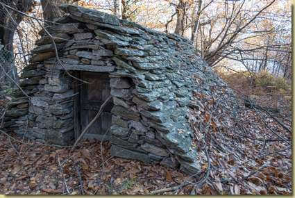 baita con tetto rasoterra...