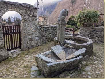 le due notevoli vasche in sasso...