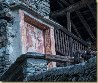 l'affresco seminascosto della "Casa del Notaio"...