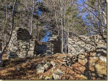 il rudere della "Casa del Bosco"