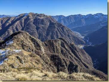 il bel versante che scende al Pian dei Gàzzari...