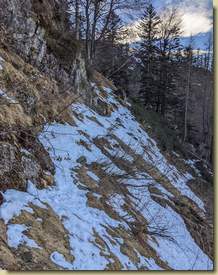 traverso sul ripido versante che richiede attenzione se il terreno non è in buone condizioni...