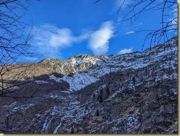 in alto, la Cima delle Tre Croci...