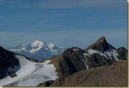 a destra il Turbhorn; in secondo piano, Weisshorn e Bishorn...
