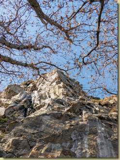 la parete soprastante...