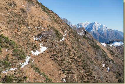 la neve segnala il vecchio sentiero...