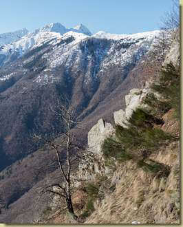 in alto, la dorsale della Colma...
