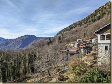 Rolate, qui sale un sentiero alternativo per la Sella di Rolate, il 627b...