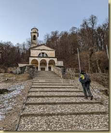 salendo all'Oratorio della Madonna della Gelata...