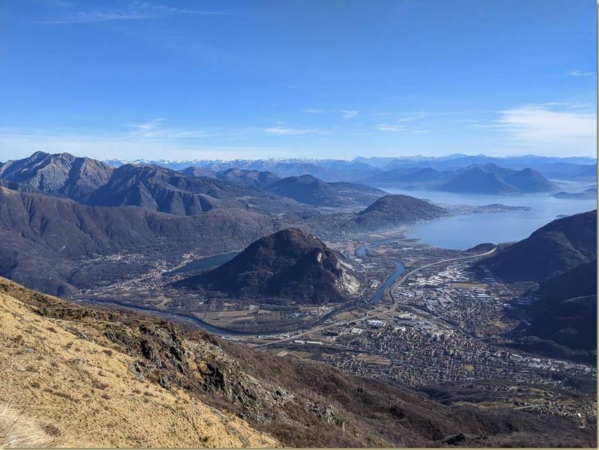 vista sul Montorfano e i laghi...