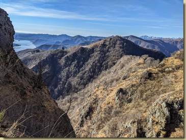 al centro la zona del Quaggione e il Monte Zuccaro...