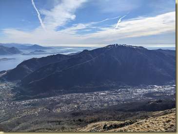 il Mottarone e la piana tra Gravellona e Omegna...