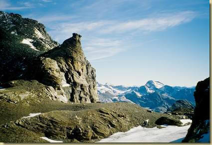 alla sella 3022 m. - sullo sfondo l'Arbola