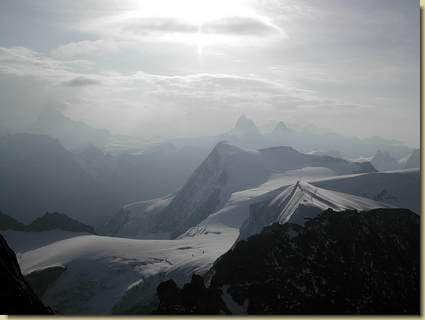 al centro la Pigne d' Arolla (il Cervino sullo sfondo)