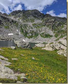 in alto, la Cima Morticci...