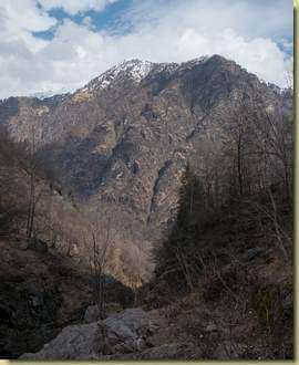 il versante opposto della valle...