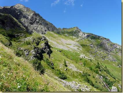 in alto il Passo e la Punta delle Pisse