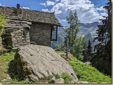 Alpe del Gias e il masso coppellato...