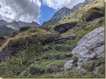 il sentiero che prosegue verso l'Alpe Bondolero...