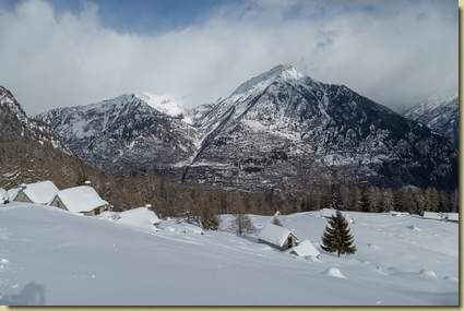 vista verso il Monte Gorio e la diga di Agaro...