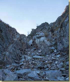 un canale di rocce instabili...