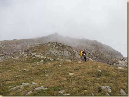 la cima sempre nella nebbia...