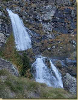 la spumeggiante cascata del Rio Banella...
