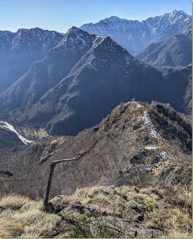 sulla panoramica dorsale che sale alla Tureggia...