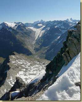 al centro il Ghiacciaio di Otemma