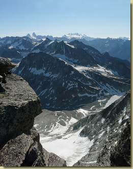 sullo sfondo il Cervino e il Monte Rosa