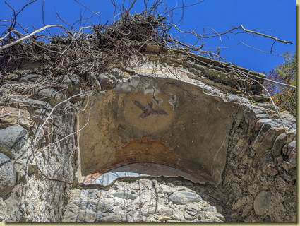quello che rimane dell'intonaco e dell'affresco...