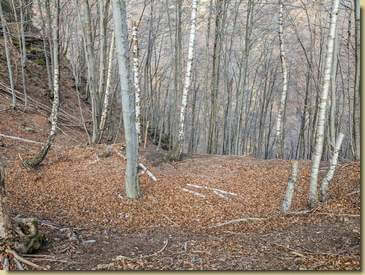 pianoro artificiale, forse una carbonera o il basamento di una teleferica...
