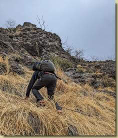 verso le scure rocce della Punta del Miarel...