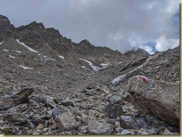 la vasta pietraia da risalire...