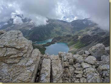in fondo, i laghi Sruer e Vannino...