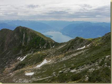 al centro la Bocchetta di Valle