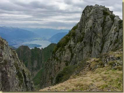 panorama dalla cresta verso il lago...