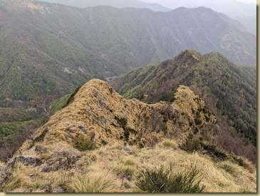 discesa sulla cresta sud-ovest verso la Sella dell'Oca...