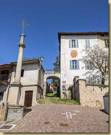 la zona della Chiesa Parrocchiale e del Castello...
