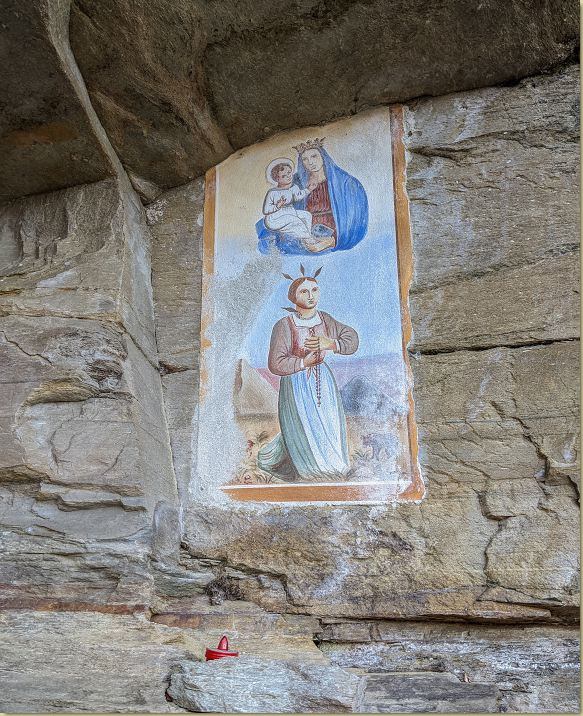 l'interessante "affresco rupestre" raffigurante la Beata Panacea non lontano dall'Alpe Ovago...