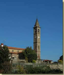 il campanile della Chiesa Parrocchiale di Massino Visconti...