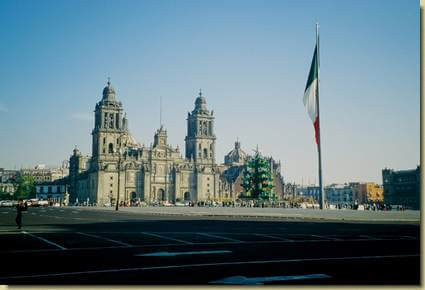 Citt&agrave; del Messico - lo Zocalo (la Plaza de la Constitucion) con la Cattedrale Metropolitana