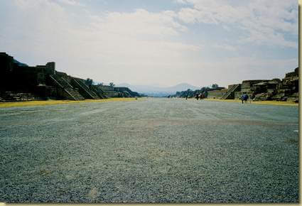  Teotihuacan - il ''Viale dei Morti''...