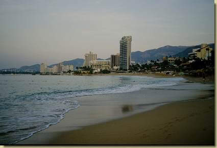 Acapulco - sulla spiaggia all'alba...