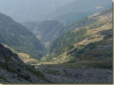 sul fondo, la Val Dagliano...