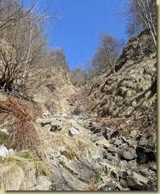 saliamo direttamente in questo canalino per raggiungere Pianaccia...